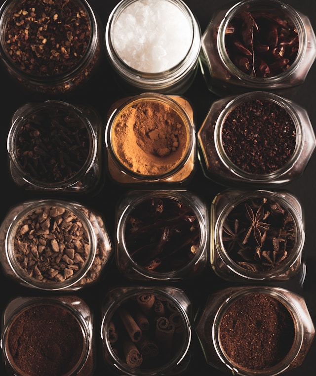 christina-rumpf-_z4a_UNULow-unsplash Herbs