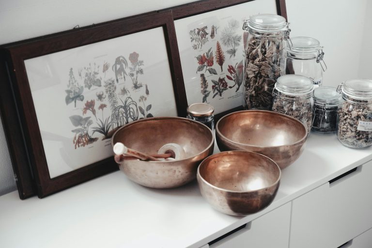 content-pixie-NxpUAW8ueMw-unsplash Singing bowls