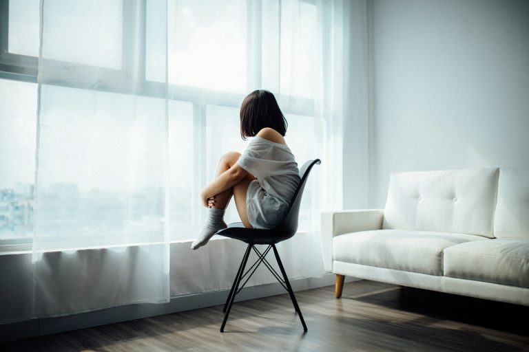 anthony-tran-vXymirxr5ac-unsplash Woman sitting on chair