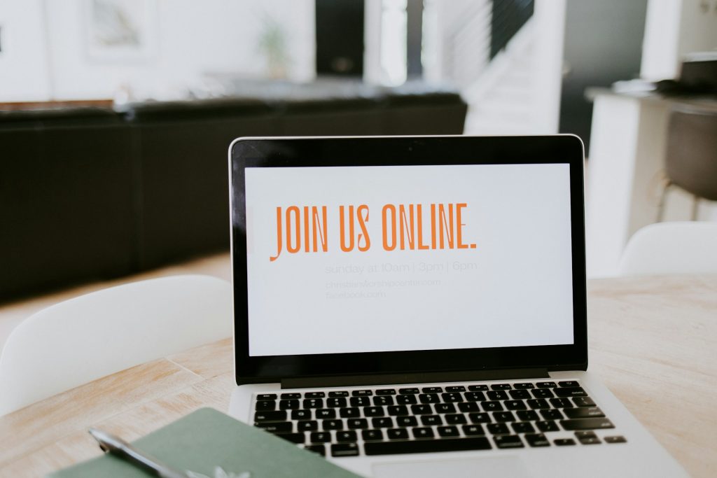 samantha-borges-EeS69TTPQ18-unsplash laptop screen