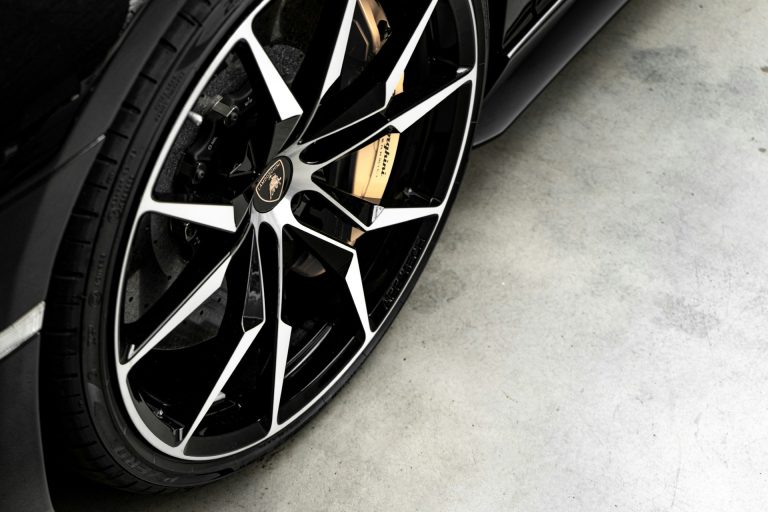 wilhelm-mOX3rkhK98o-unsplash Gray auto wheel